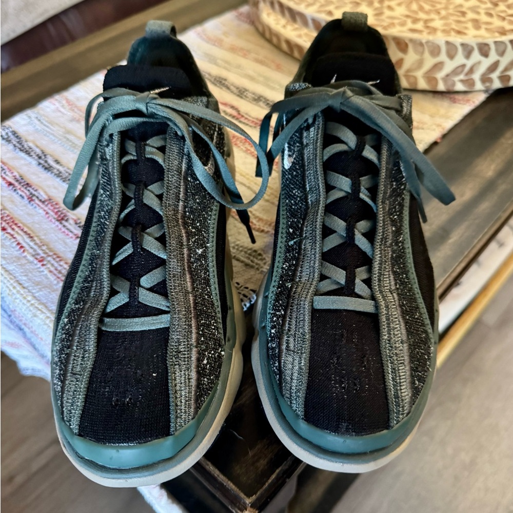 Nike Flyknit Bloom Black and Green Women's Sneakers